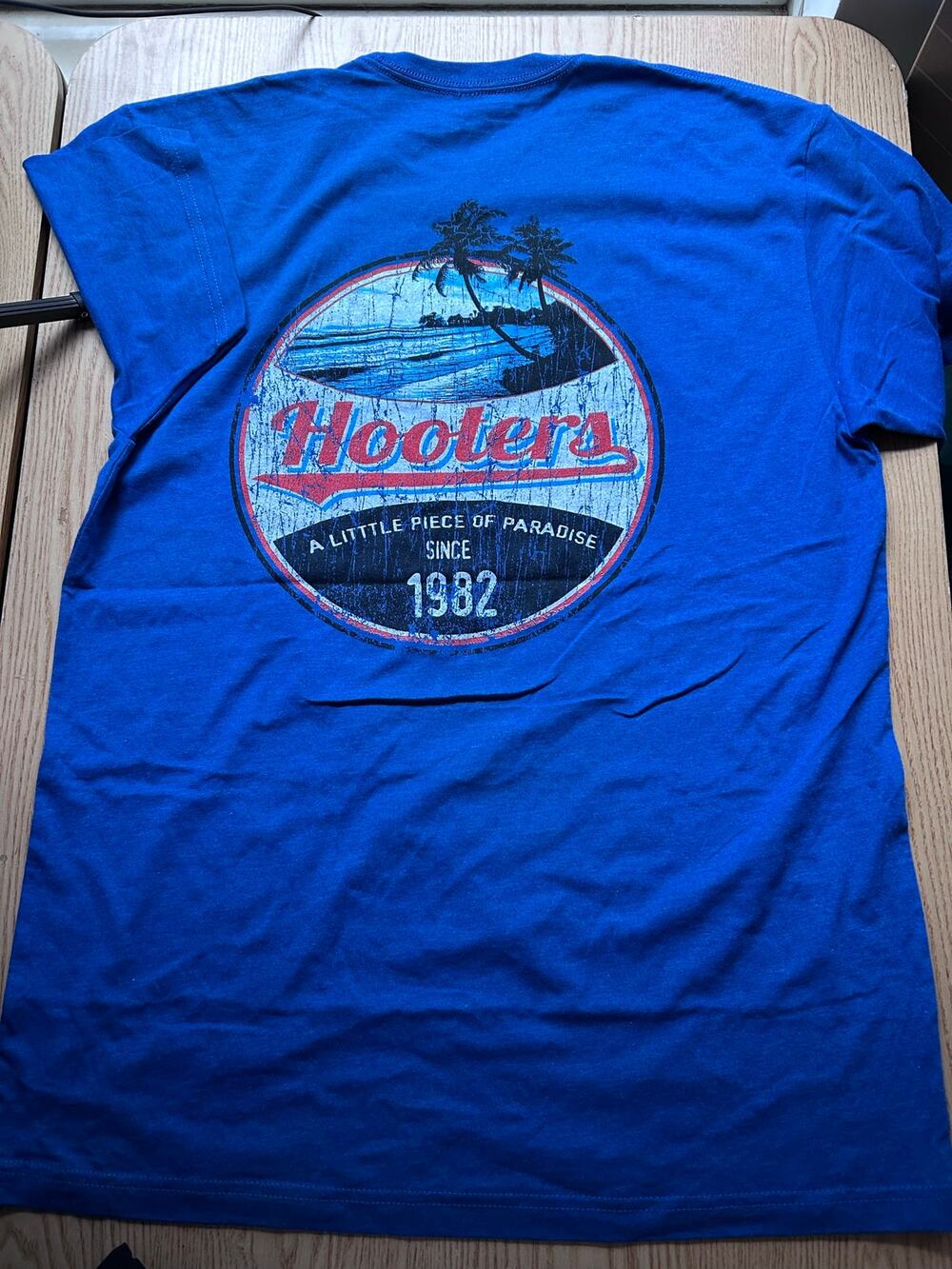 New Mens Hooters 🦉 Tropical Print 🌴🦩T-shirt Destin Florida Blue Large